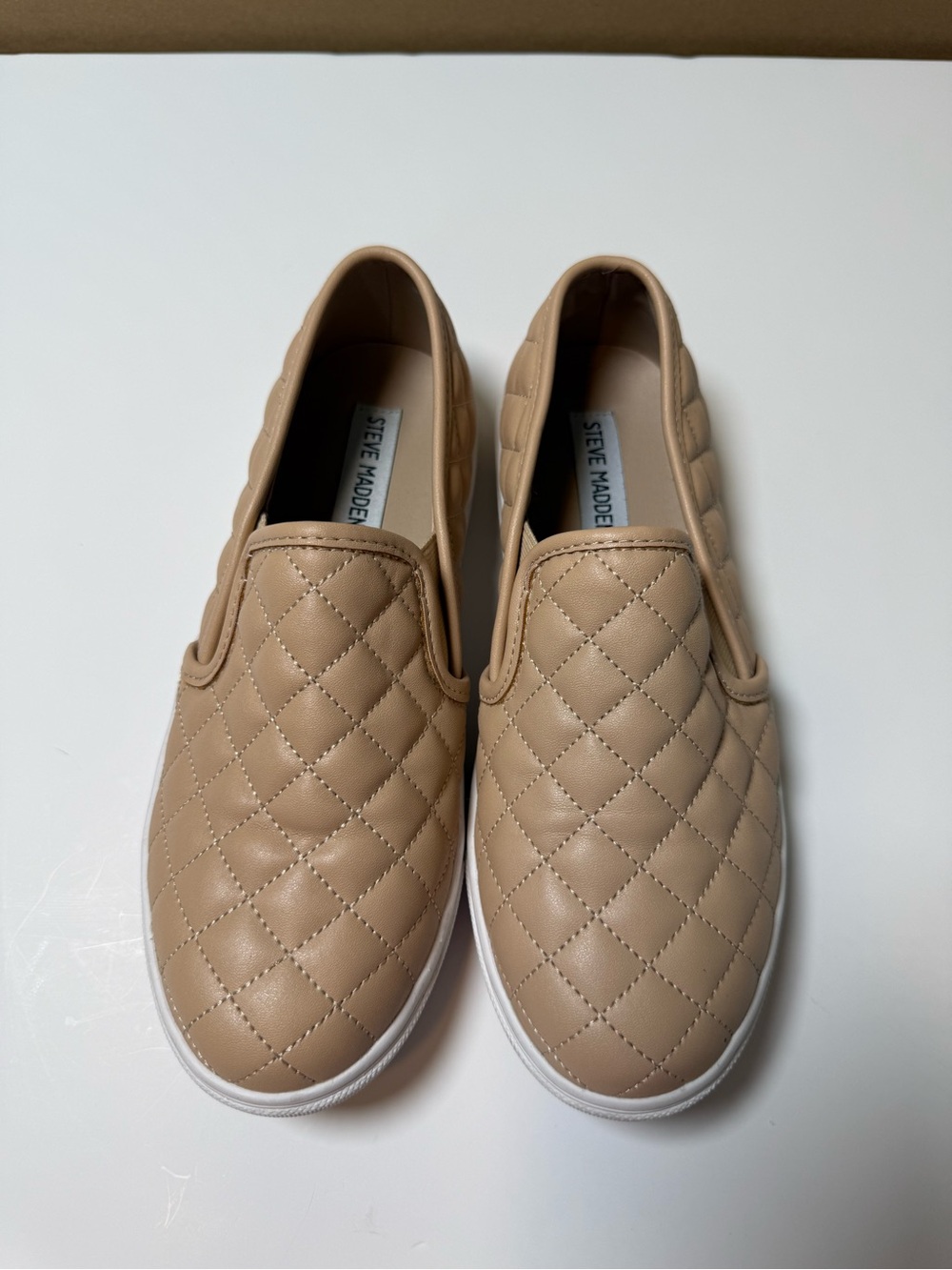 Steve Madden Ecentrcq Beige Quilted Leather Slip-On Sneakers Women's 7.5 Casual